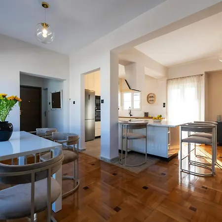 Luxury Penthouse דירה קלמאטה