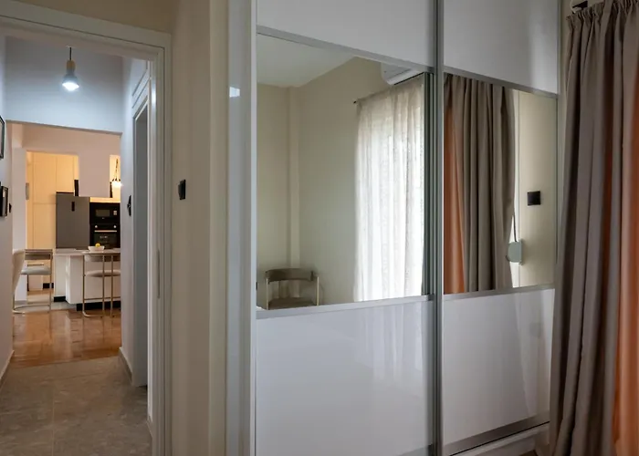 Luxury Penthouse كالاماتا