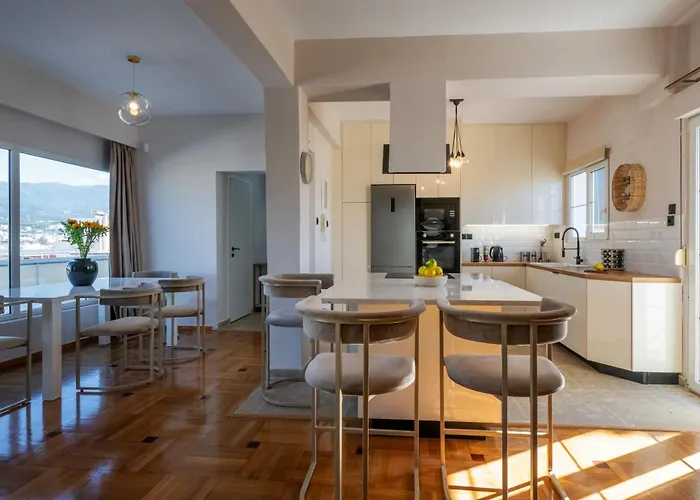 Luxury Penthouse شقة *