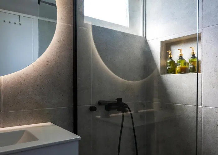 Luxury Penthouse كالاماتا