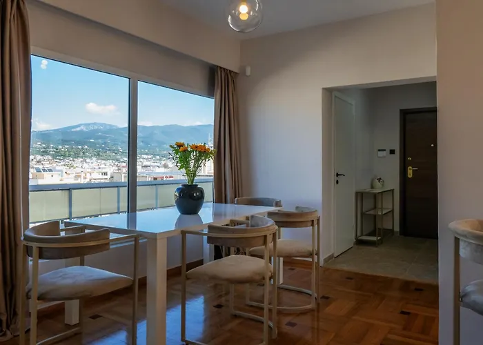 Luxury Penthouse كالاماتا