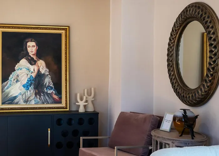 Luxury Penthouse كالاماتا