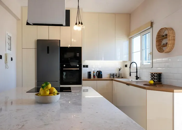 Luxury Penthouse شقة كالاماتا